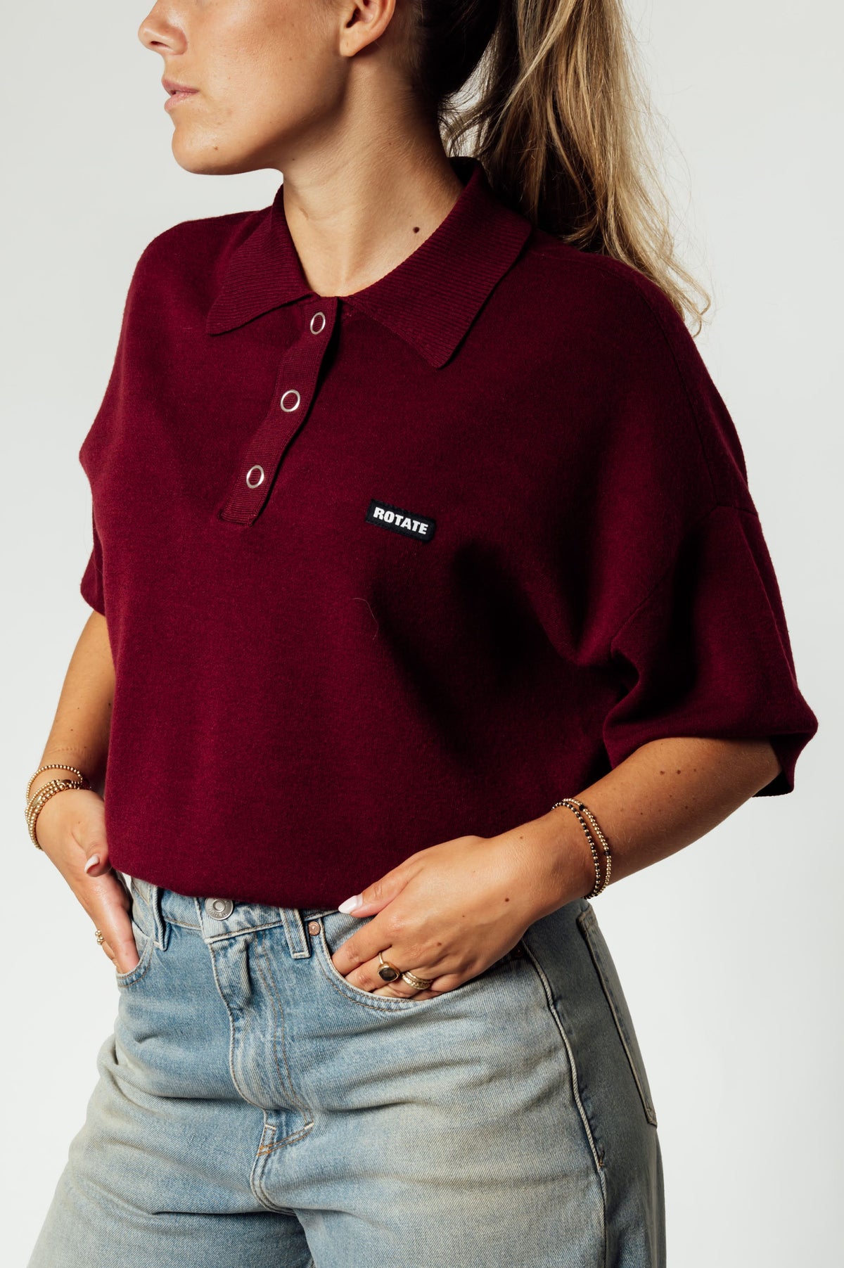 ROTATE Slinky Knit Polo bordeaux met logo