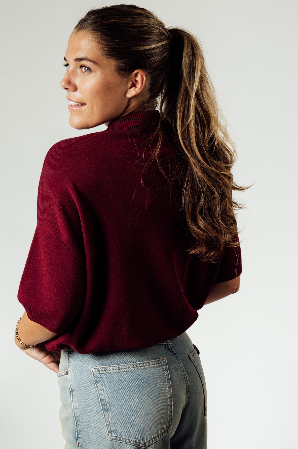 ROTATE Slinky Knit Polo bordeaux met logo
