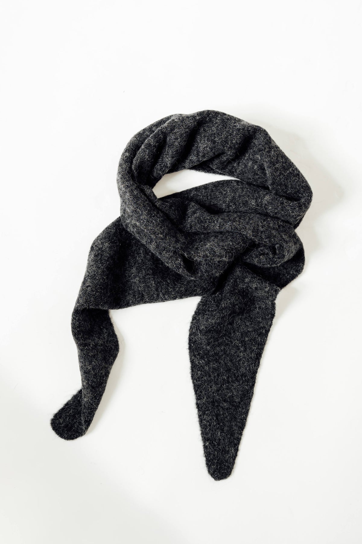 Knit-ted Tricja gebreide driehoekige sjaal antraciet