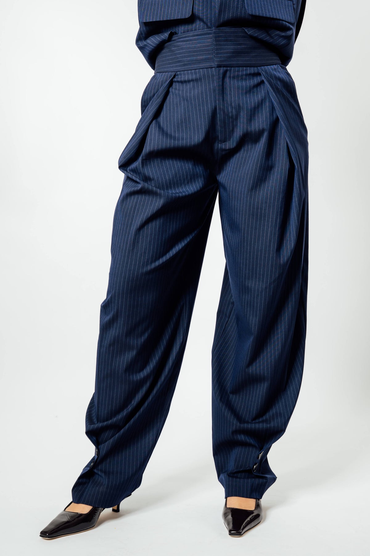 NAVY PIN PLEAT TALL PANT