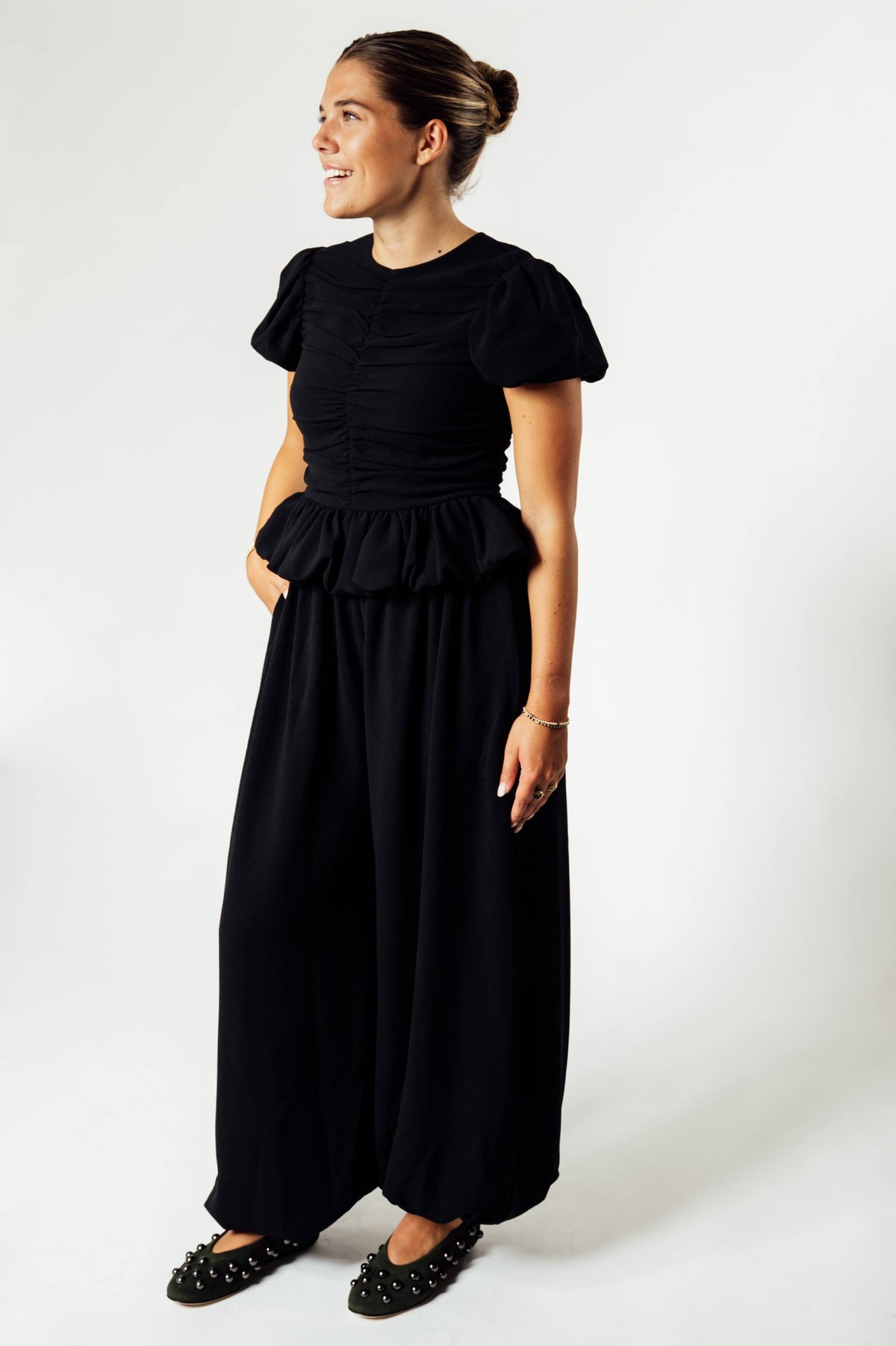 ROTATE zwarte ruched puff sleeve top