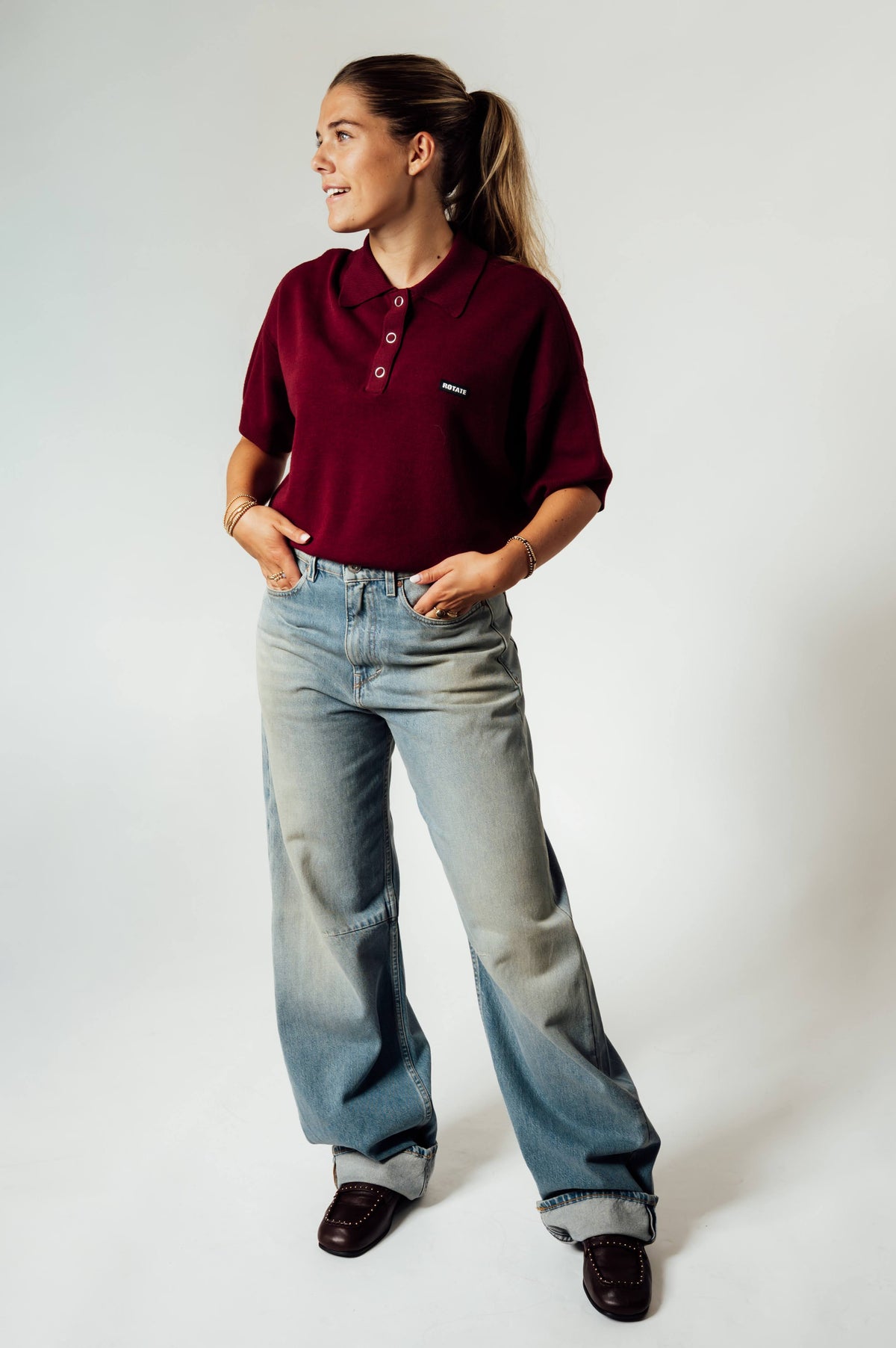 ROTATE Slinky Knit Polo bordeaux met logo