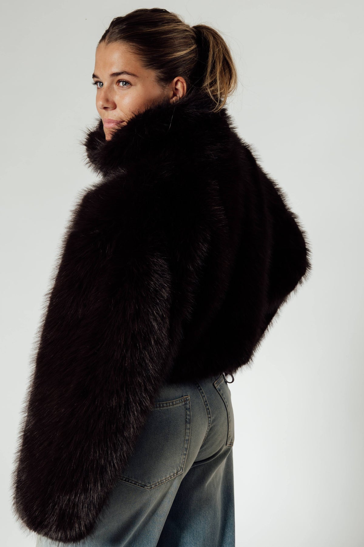 ROTATE zwarte faux fur cropped jas