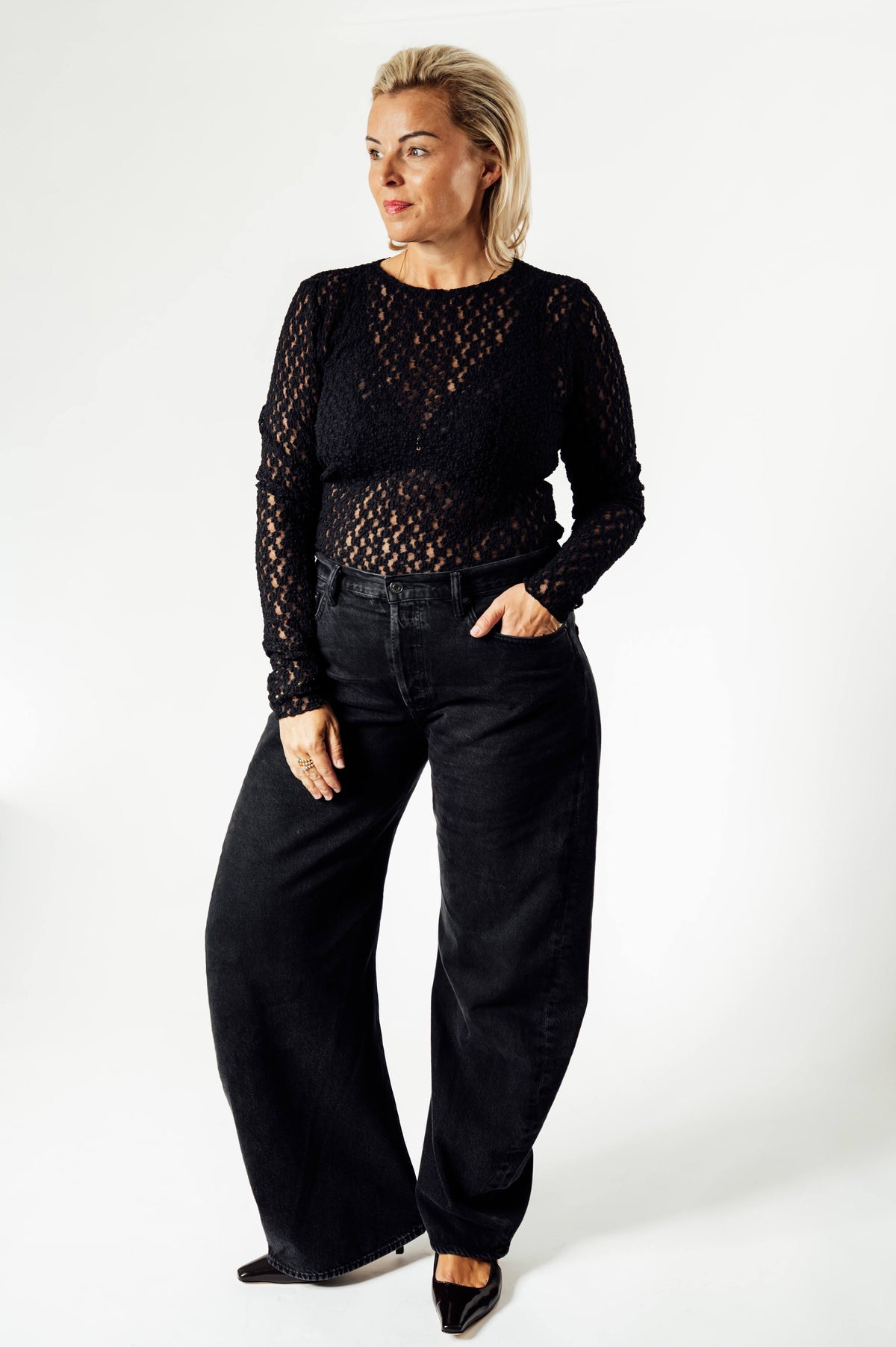 Knit-ted Lacey zwarte kanten top lange mouwen