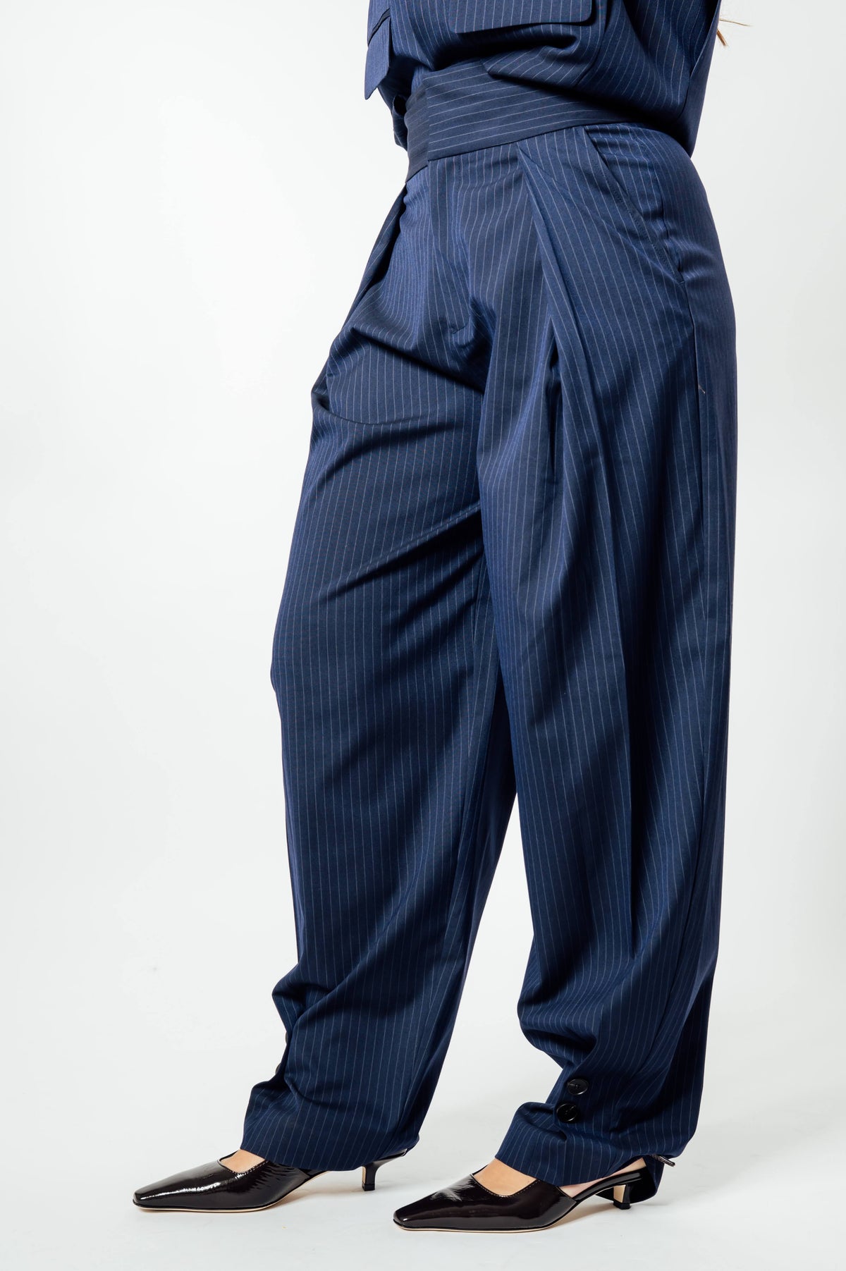 NAVY PIN PLEAT TALL PANT